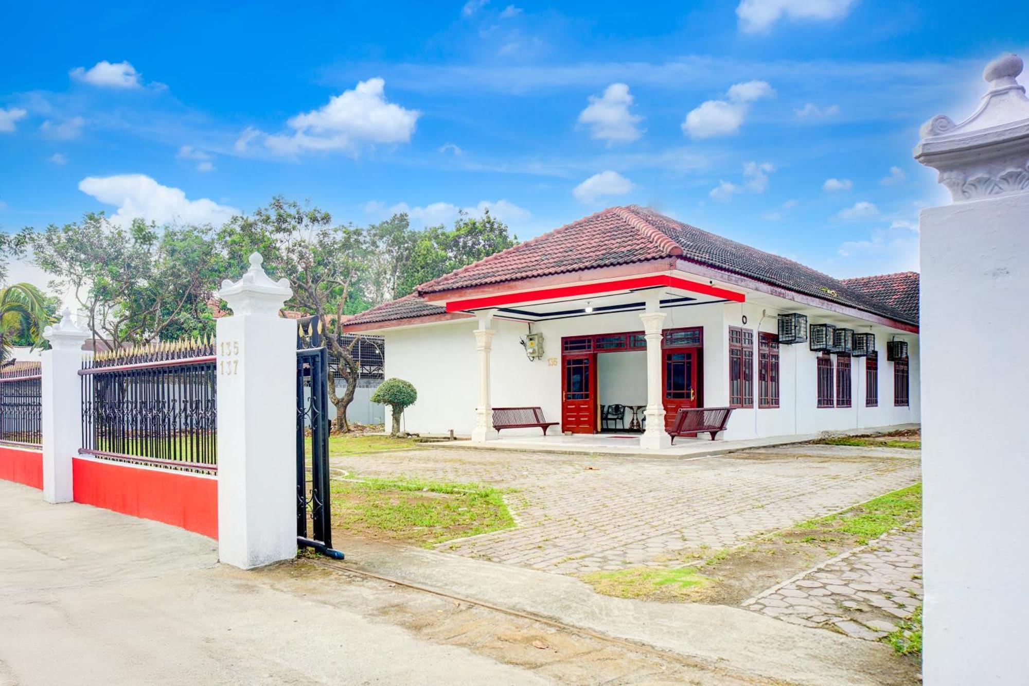 Hotel O Krakatau Near Universitas Muhammadiya Sumatra Utara Umsu Medan Exteriör bild